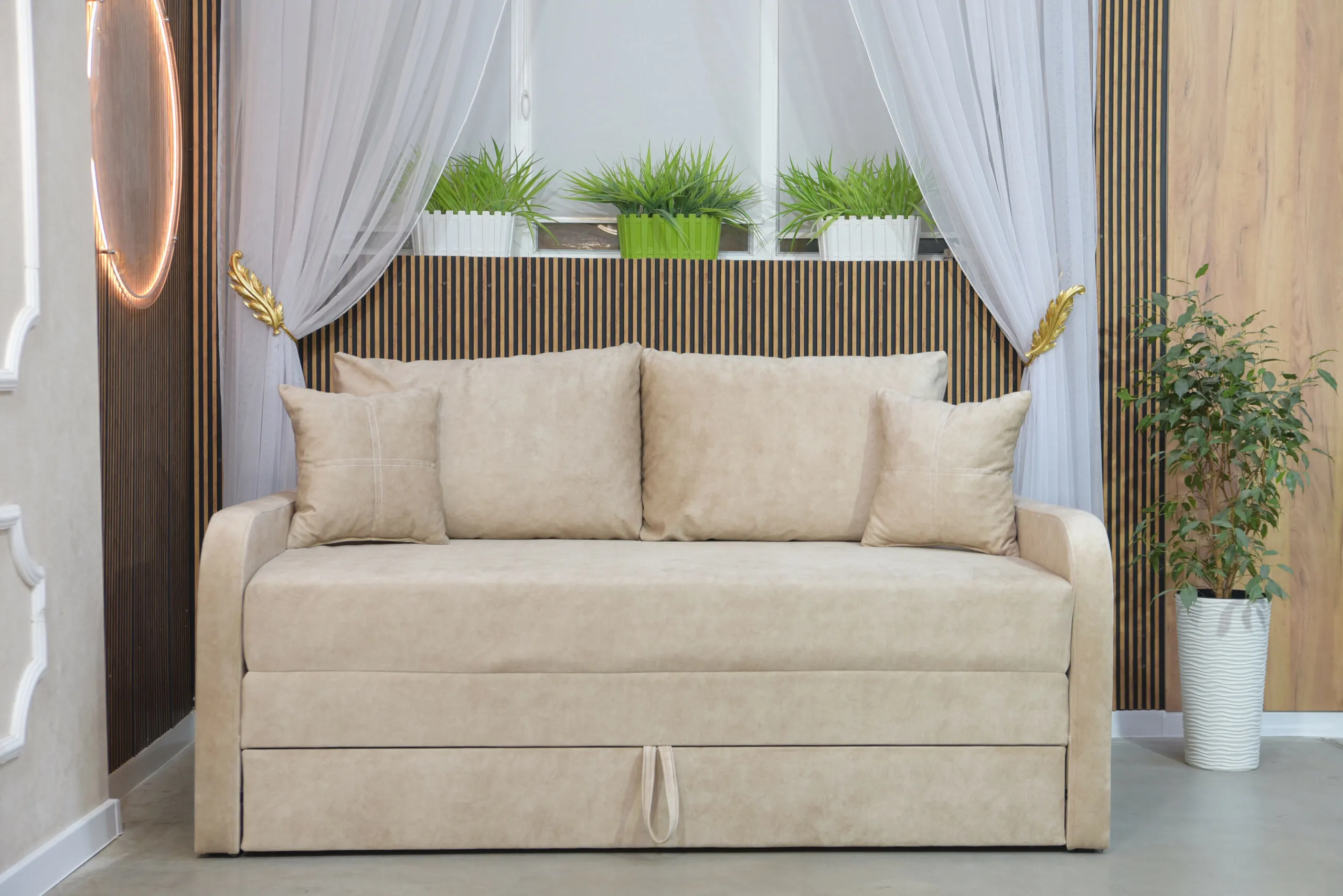 leo_120_main_pillows