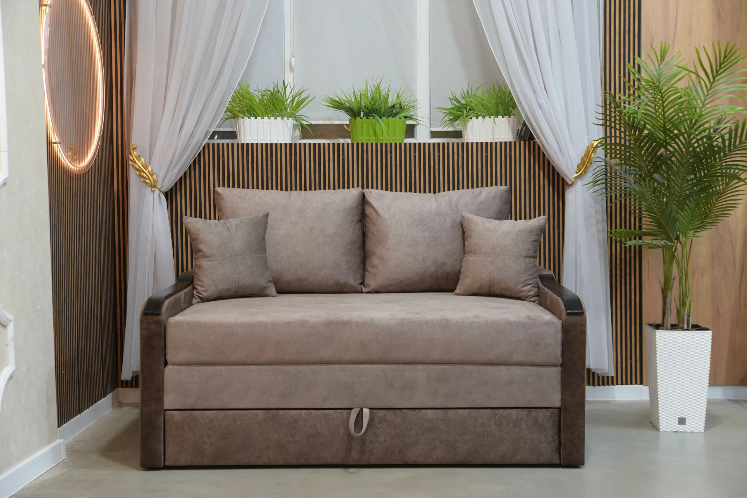 leo_140_main_pillows