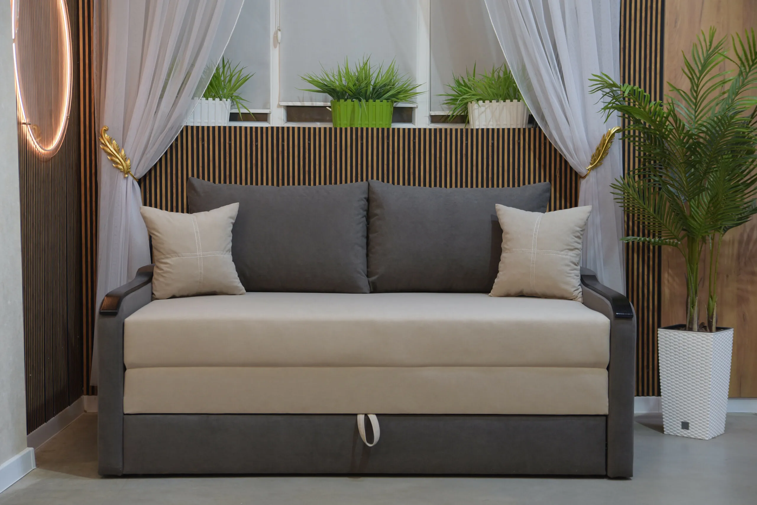 leo_160_main_pillows